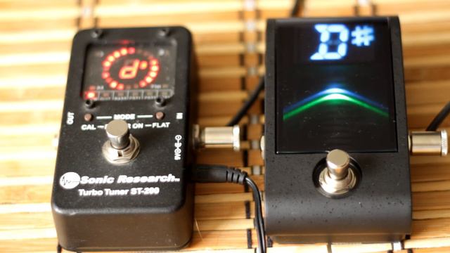 Korg Pitchblack Custom vs. Turbo Tuner ST-200 смотреть онлайн