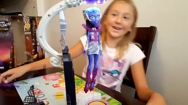 Monster High Astranova Boo York Floatation Station in action! смотреть онлайн