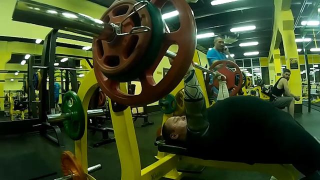 Д 1, Жим штанги лежа с паузой (1 сек.) на груди, 75 кг. смотреть онлайн