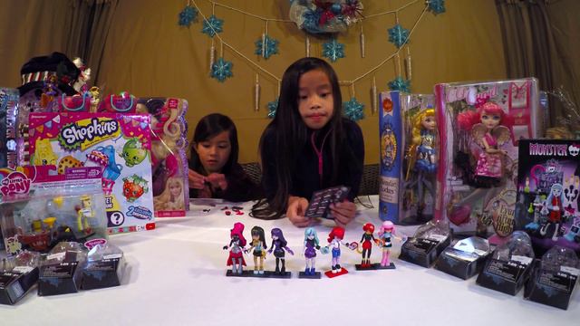 Monster High Ghouls Skullection II Mega Bloks: Catty Noir Elissabat Viperine Toralei Operetta Twyla смотреть онлайн