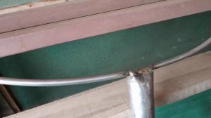 Приспособление для ловли мотыля на струну.