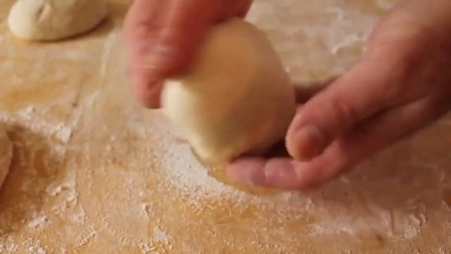 Тесто для пиццы. С хрустящей корочкой и сочной начинкой. смотреть онлайн