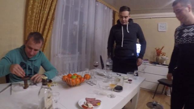 ДР Саши. Друзья поздравляют смотреть онлайн