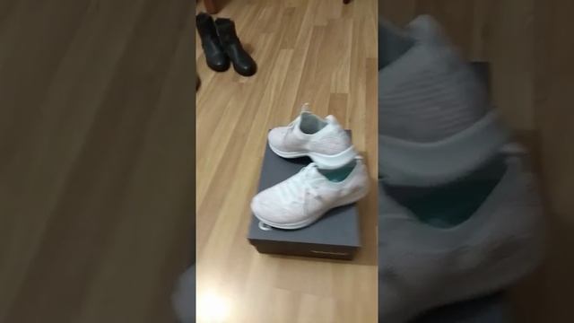 Кроссовки женские Skechers смотреть онлайн