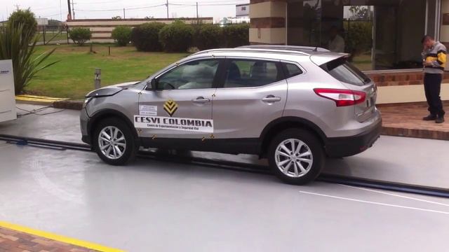 Prueba De Rampa Y Choque De La Nissan Qashqai 2016