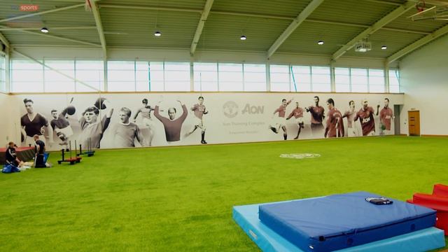 ”They still don't know how God is looking” - Why Zlatan Ibrahimovic isn't on the Man United wall смотреть онлайн