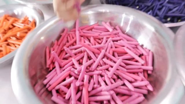 Mixing Together ALL My 10,000 Crayons into Giant Crayons! *insane challenge*?+Giveaway смотреть онлайн