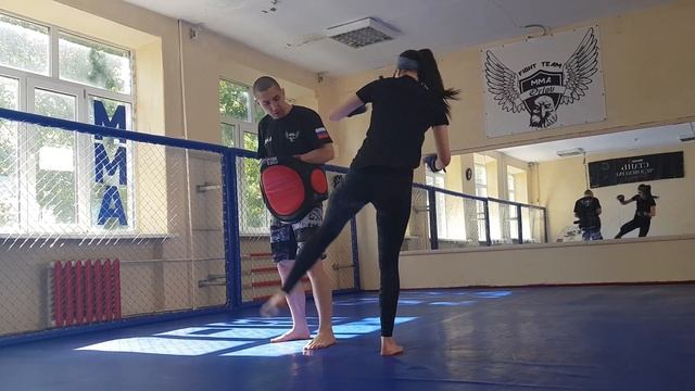 Работа на лапах! ММА смотреть онлайн