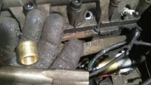 Сорвали резьбу под свечу в ГБЦ не беда ч.1