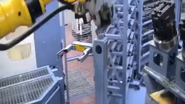 Фрезерный пятикоординатный горизонтальный станок MCM Clock смотреть онлайн