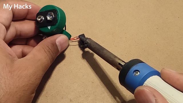 How To Make A Emergency Mobile Phone Charger & Light | Emergency Mobile Phone Charger & Light DIY смотреть онлайн