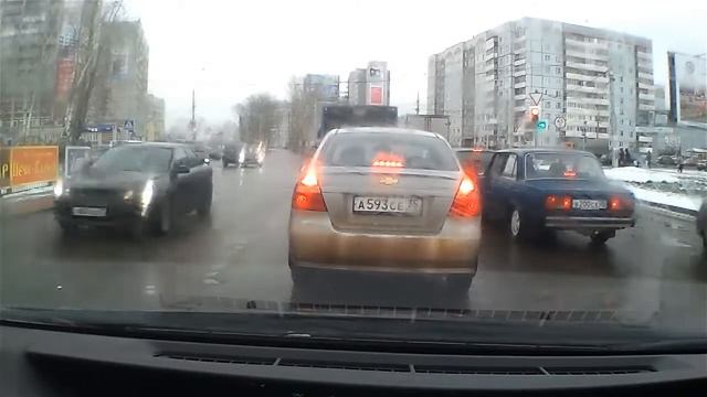 Вологда, девушка на мерседесе нарушает. смотреть онлайн
