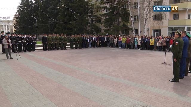 Призывники из Курганской области отправились служить в Президентский полк смотреть онлайн
