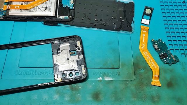 How To Fix Samsung A30 Not Charging, Mic And Power Button Not Working. смотреть онлайн