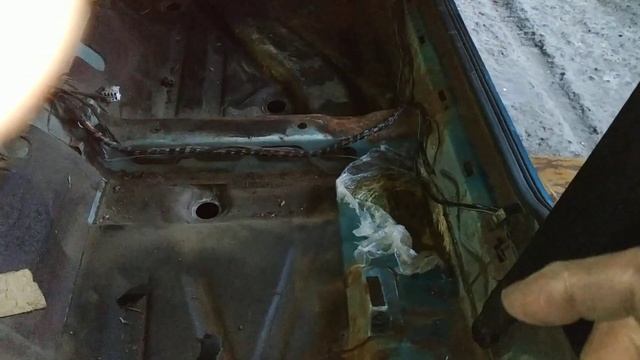 Опель Вектра А, состояние кузова в салоне если туда просачивается вода(2часть) смотреть онлайн