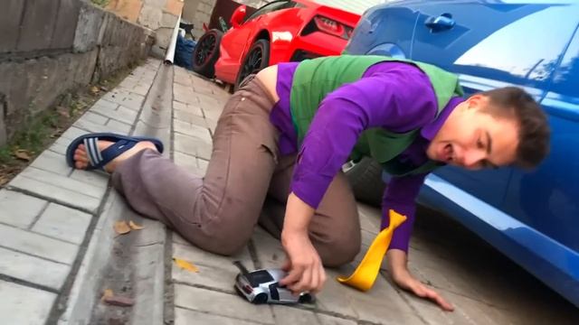 Mr. Joe on Broken Ferrari found A LOT OF Toy Cars & Started Race on Opel Vectra OPC for Kids смотреть онлайн