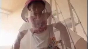 Удаление старой побелки с потолка, грунтование поверхности