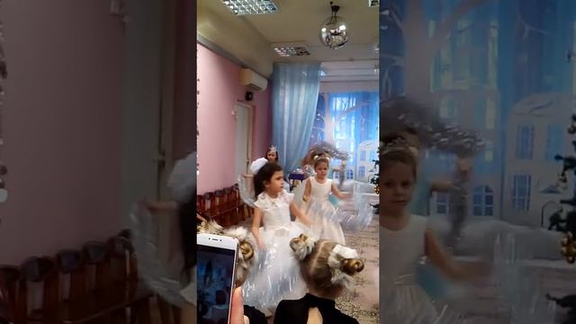 Танец "Снежинки" смотреть онлайн