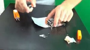 как добыть огонь из пальчиковой батарейки и фольги Best lighter from AA battery