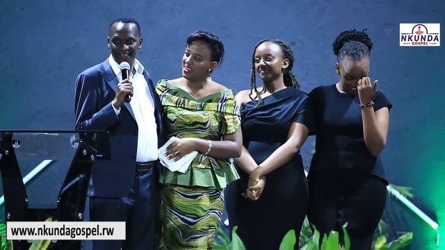 Woow🥰Mbega couple nziza🥰Pst Julienne KABANDA💖 IMYAKA 19 BIBERA MU RUKUNDO NI'IMITOMA ITANGAJE😍 смотреть онлайн