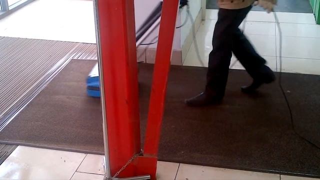 Чистим вестибюльный ковер/Как почистить входной придверный коврик смотреть онлайн