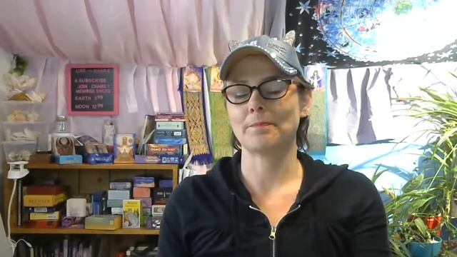 Tarot & Oracle Live Stream Card for the Day | Everyone Welcome! Tues April 5, 2022 смотреть онлайн