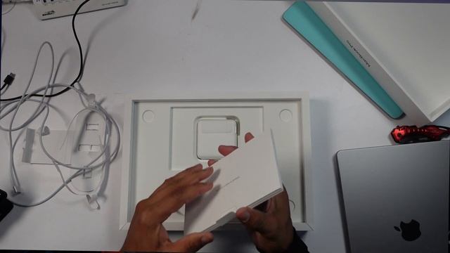 Unboxing of the MacBook Pro 14 inch M1 Pro смотреть онлайн