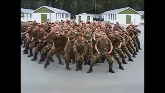 Танец племени Маори хака в исполнении военных смотреть онлайн