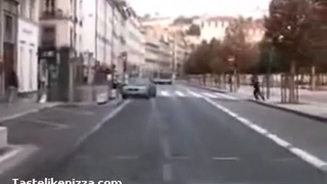 Автобус испугался ): смотреть онлайн