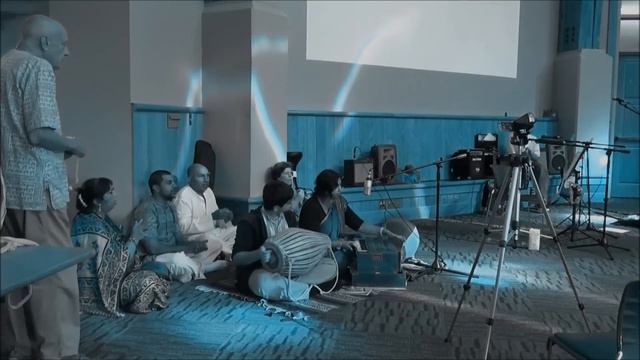 Hare Krishna Maha Mantra, Sevaradhika Devi Dasi & Mrdanga by Aravind Ithikkat смотреть онлайн