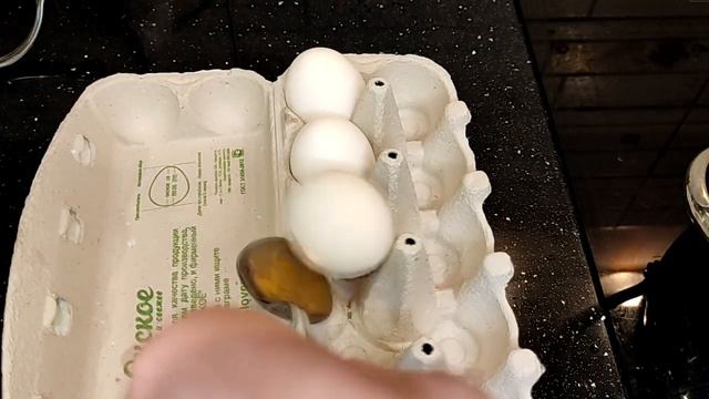 Таймер для яиц, который варится вместе с яйцами. Показываю его в деле. смотреть онлайн