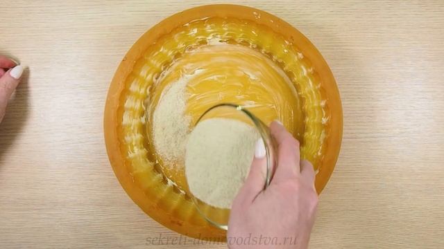 Шарлотка с Яблоками, Грецкими Орехами и Изюмом — Рецепт в Духовке (Apple pie with Nuts and Raisins) смотреть онлайн