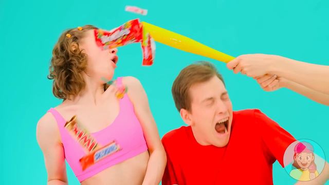 Большая, Средняя или Маленькая Тарелка Челлендж | Потрясающие Кухонные Лайфхаки от TeenChallenge смотреть онлайн