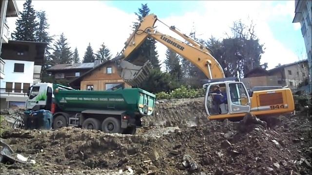 Liebherr 944 & Renault Kerax | Megeve [HD] смотреть онлайн