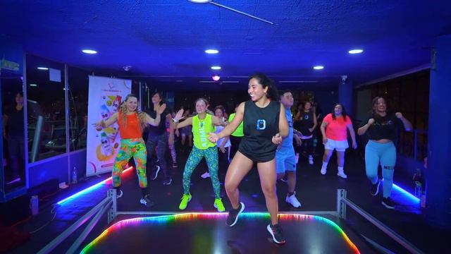 ZUMBA Fitness BAILE ejercicio para ADELGAZAR 🔥 TITANES Boombox Parte 2 смотреть онлайн