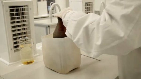 Обращение с бромом и приготовление бромной воды / Manipulations with bromine and making its solutio