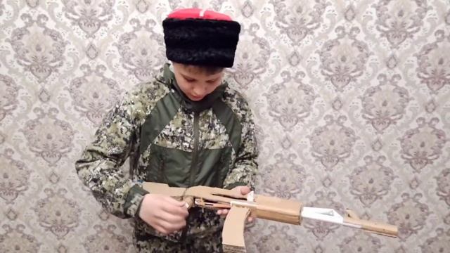 стреляющий автомат Калашникова из картона смотреть онлайн