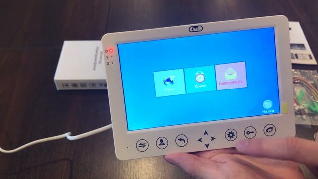 Распаковка монитора видеодомофона CMD VD76M смотреть онлайн