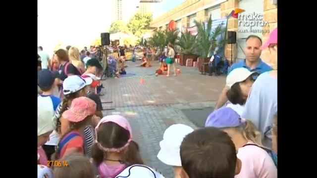 Массовым заплывом на открытой воде отметили в Сочи день пловца смотреть онлайн