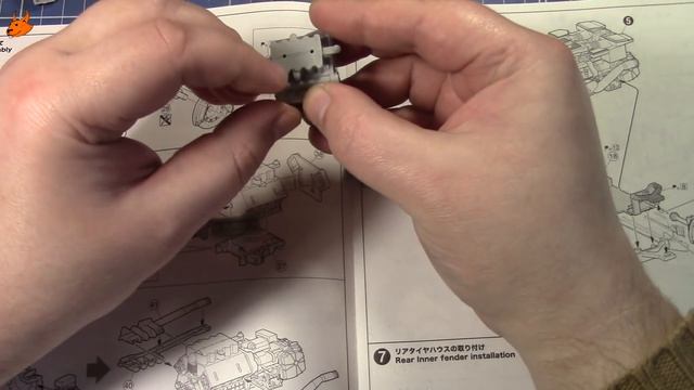 Сборка модели Lamborghini Huracan от Aoshima часть 1 смотреть онлайн