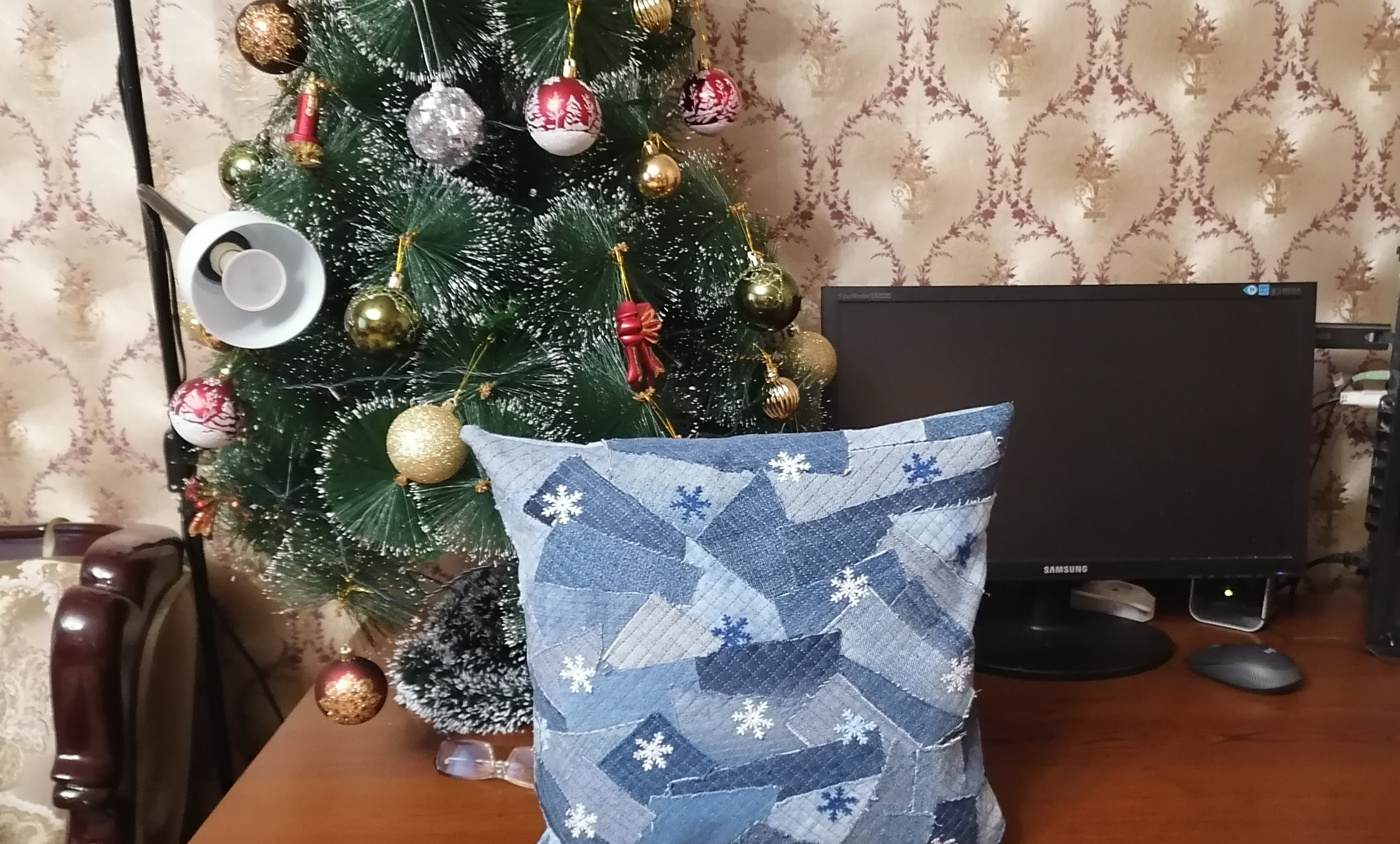 Новогодняя подушка из старых джинсов. смотреть онлайн