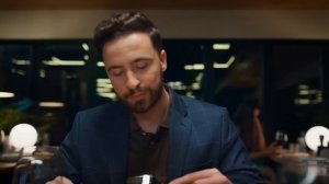 Муж отказался забирать свою дочь из роддома, но когда посмотрел на её руку – потерял дар речи!