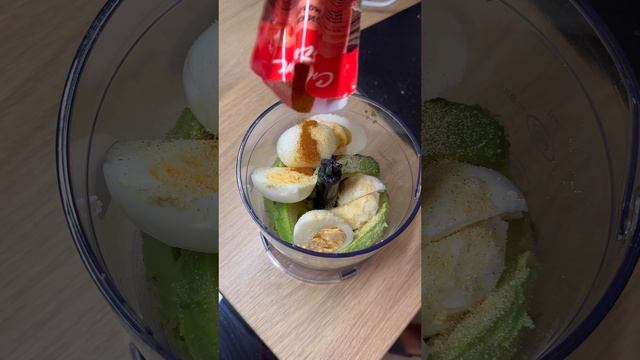 Очень легкий, но безумно вкусный паштет из авокадо