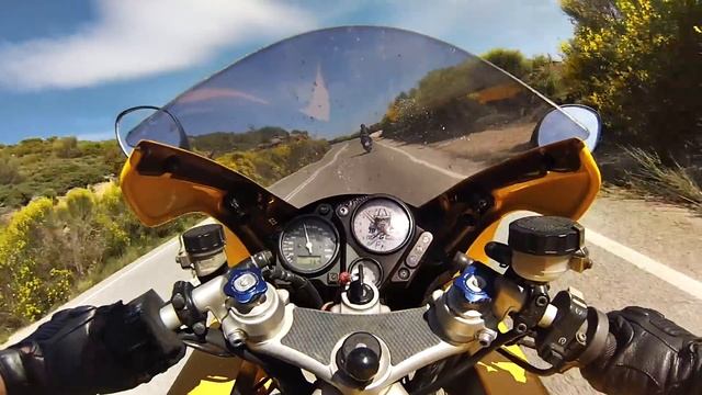 Peddeli TT - VTR1000F chasing CB1000R and ZX6R смотреть онлайн