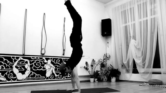 СТОЙКА НА РУКАХ ЗА 5 МИНУТ | Handstand by 5 minutes | Adhomukhavrksasana (patch 5“Handstand only”) смотреть онлайн