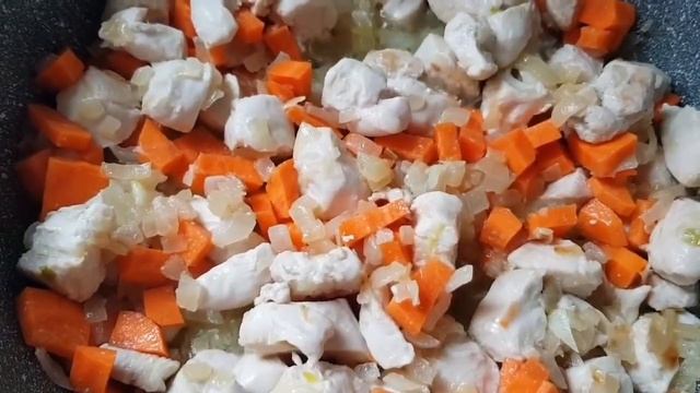 Плов из курицы с булгуром. Салат из свежей капусты. смотреть онлайн