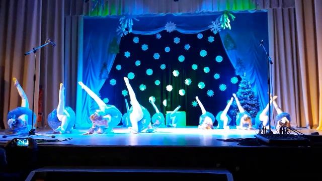 Группа "Ромашки"танец"Снежинки" смотреть онлайн