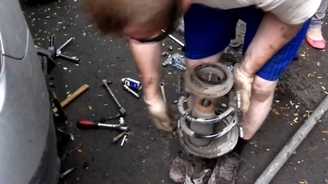 Замена стойки амортизатора, стабилизатора, пружины Hyundai Grand Starex смотреть онлайн