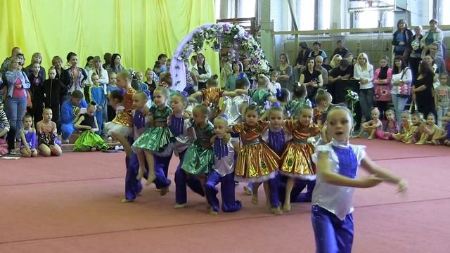 Танец"Весна".ХДЮСШ-11.показательные выступления.Юлена-2014 смотреть онлайн