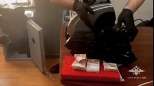 МВД России публикует видео хищения сейфа с крупной суммой денежных средств из офиса в центре столицы